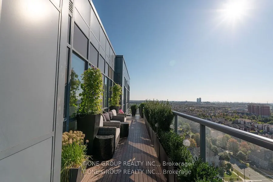 9090 Yonge Street, #PH5