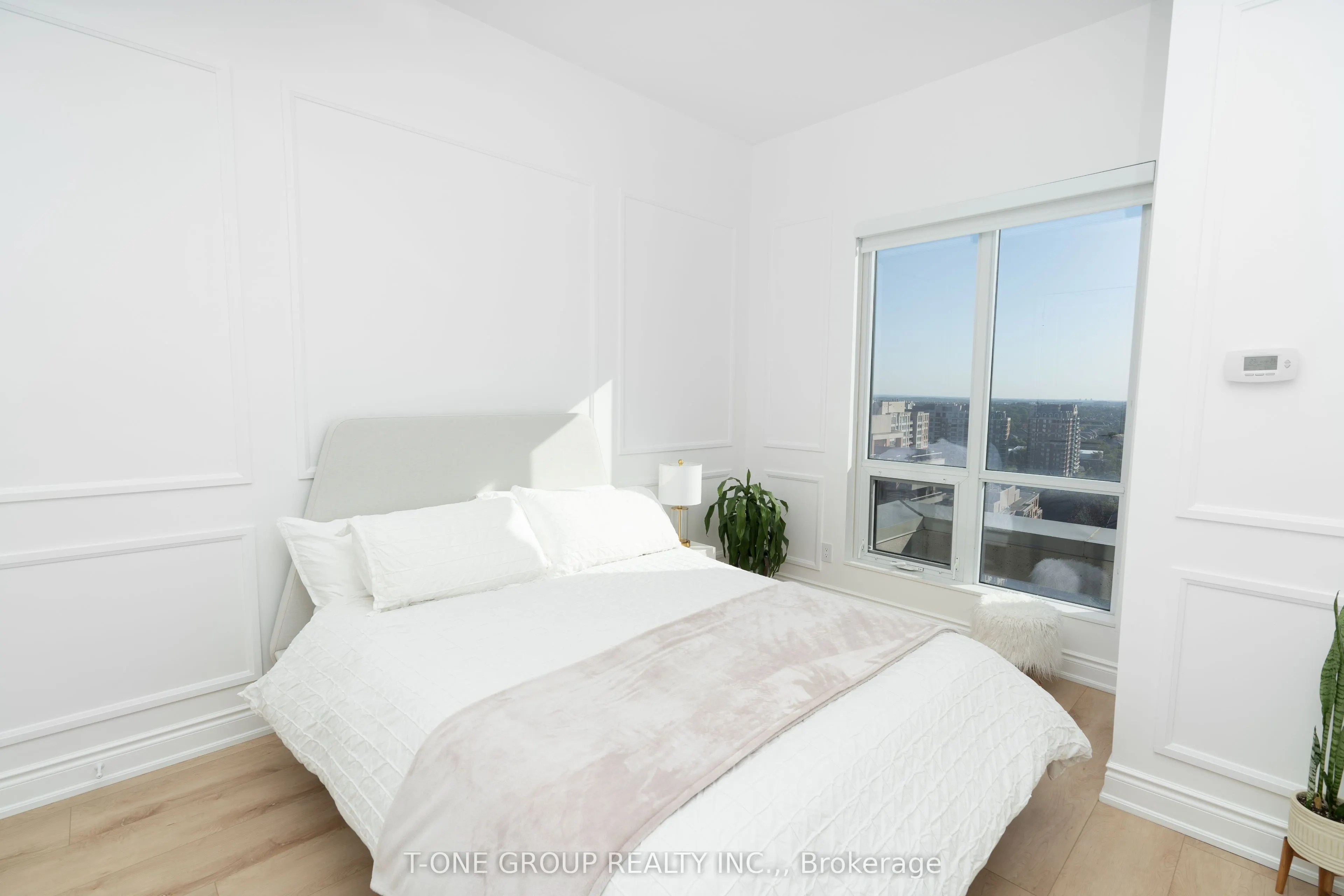 9090 Yonge Street, #PH5