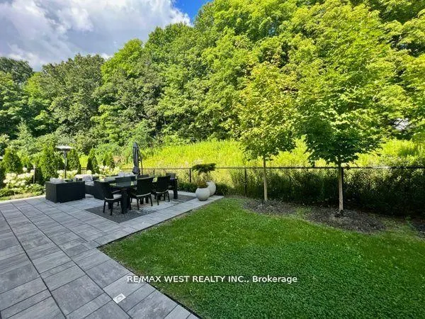 6 Forest Grove Court