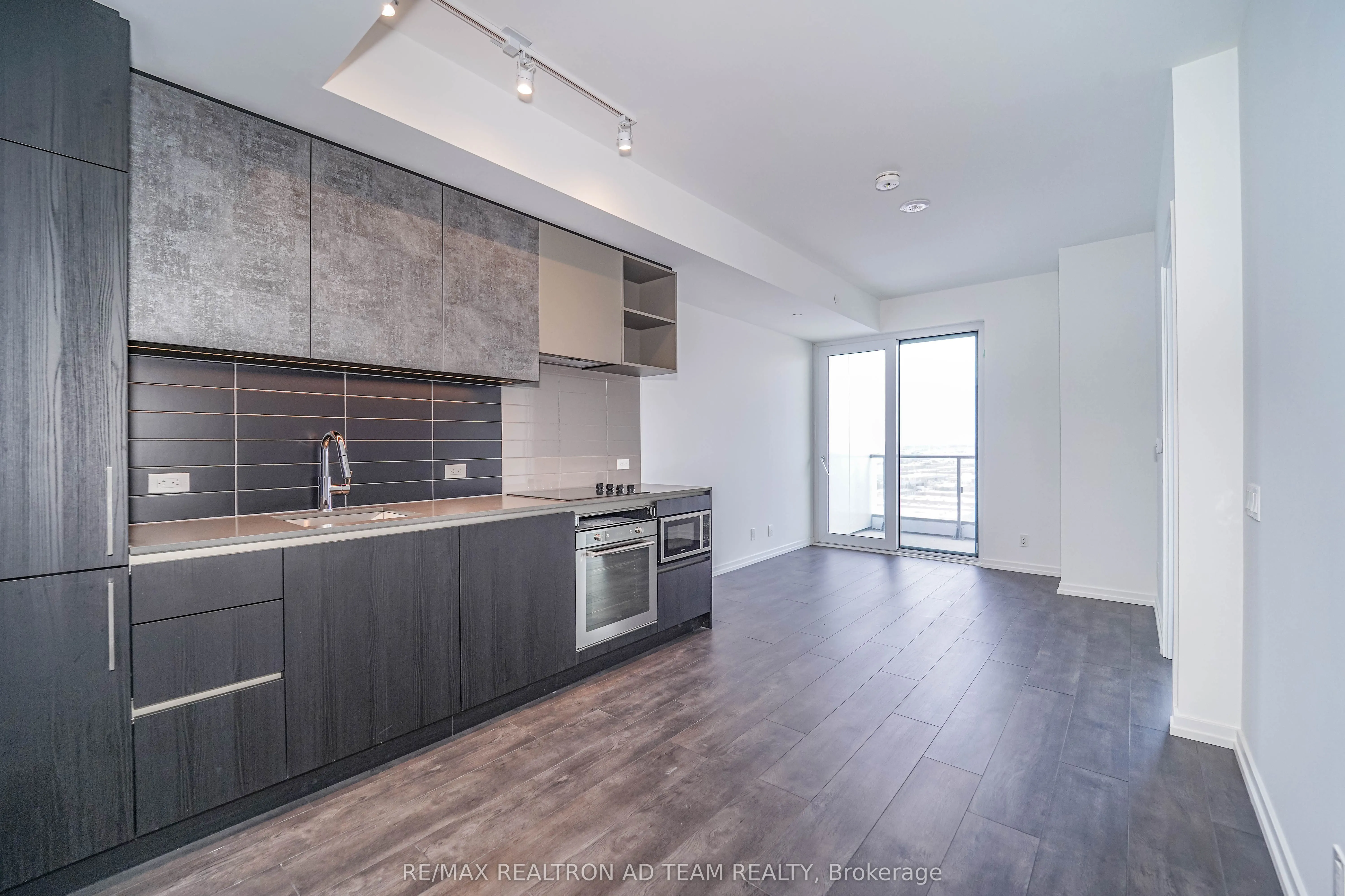 1000 Portage Parkway, #1901