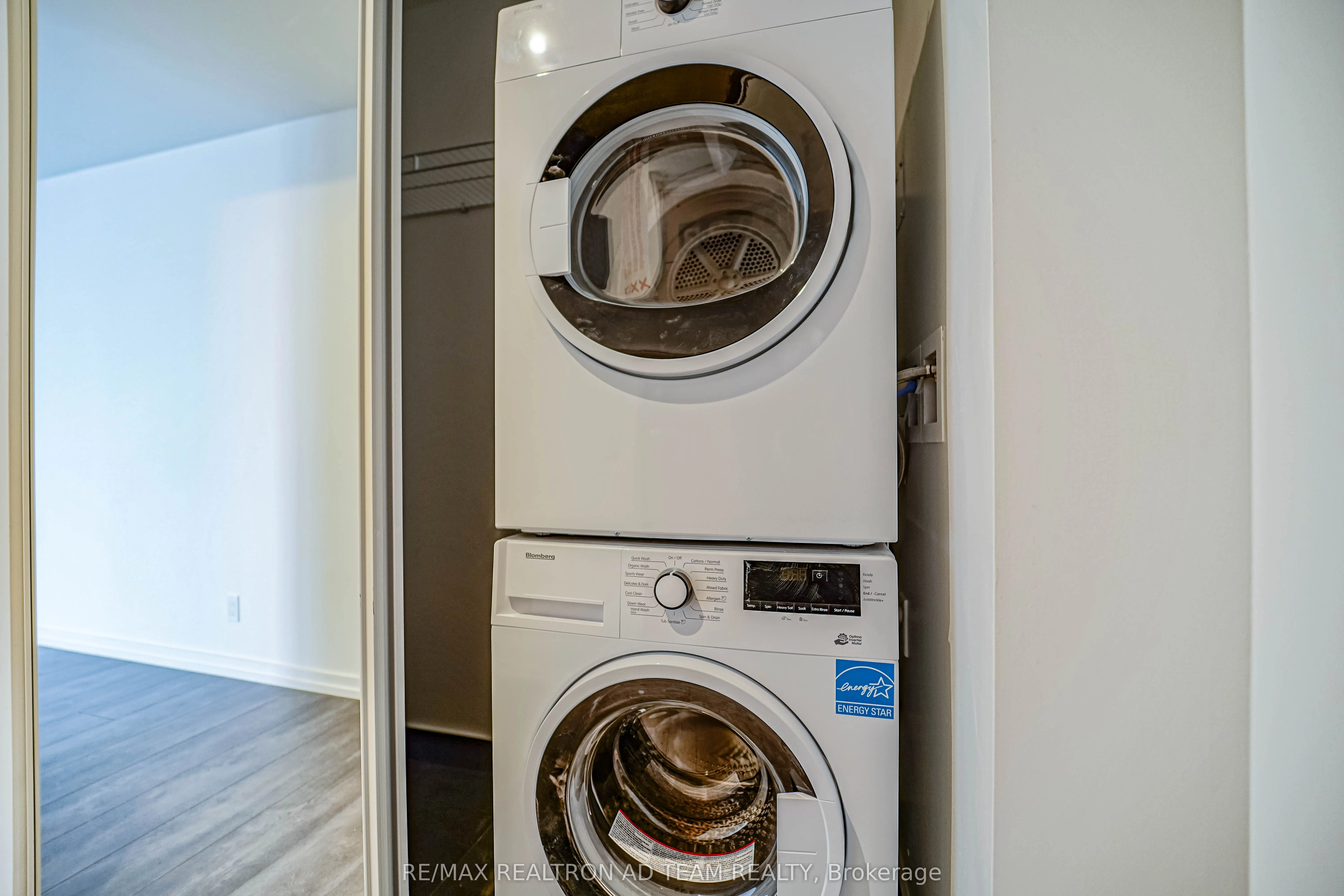 1000 Portage Parkway, #1901