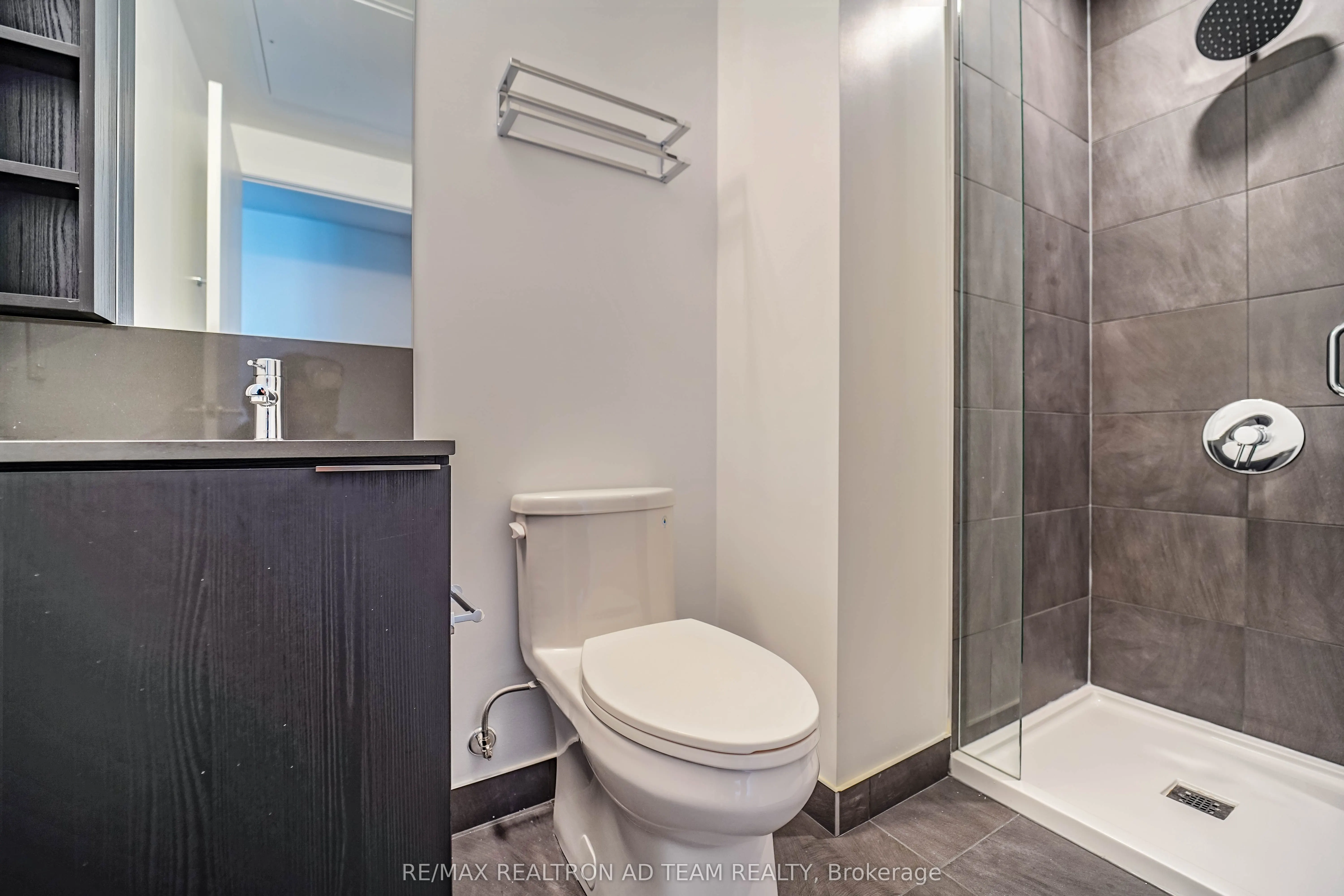 1000 Portage Parkway, #1901