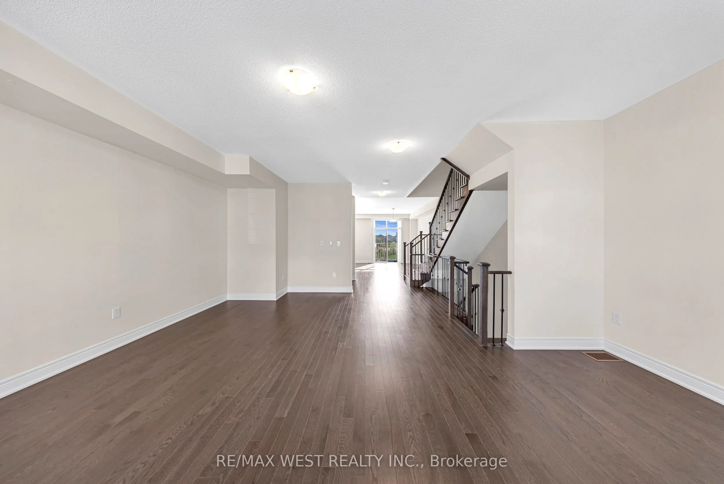 8 Andress Way