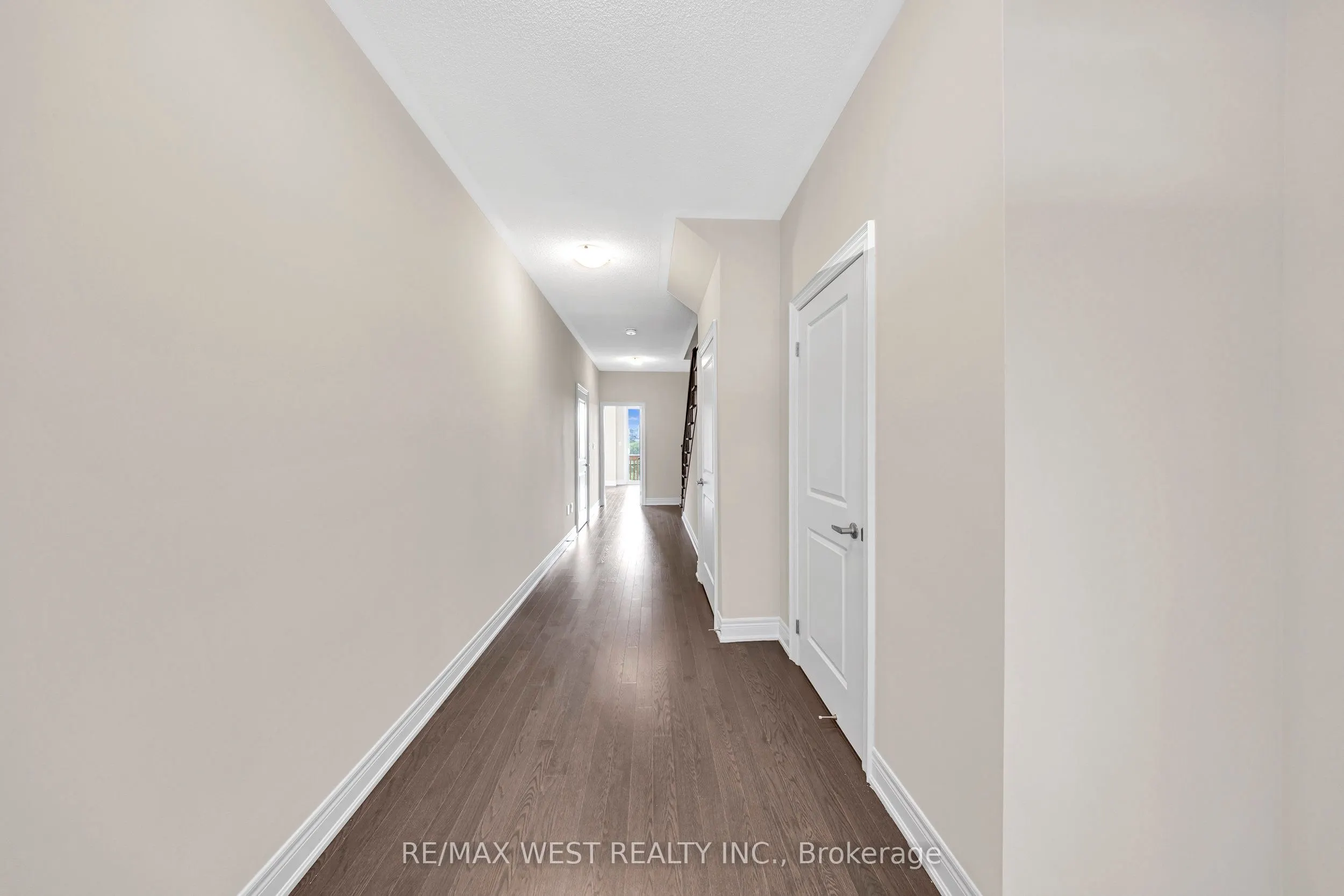 8 Andress Way