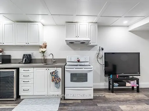47 HAWKE Crescent