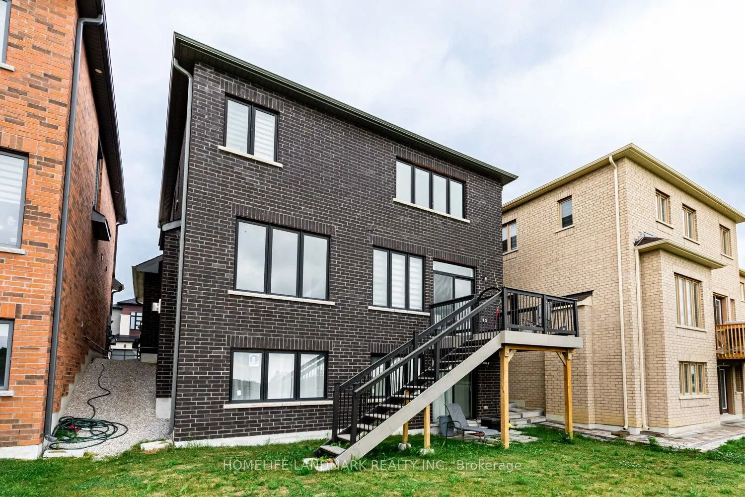 228 Boundary Boulevard, #Upper