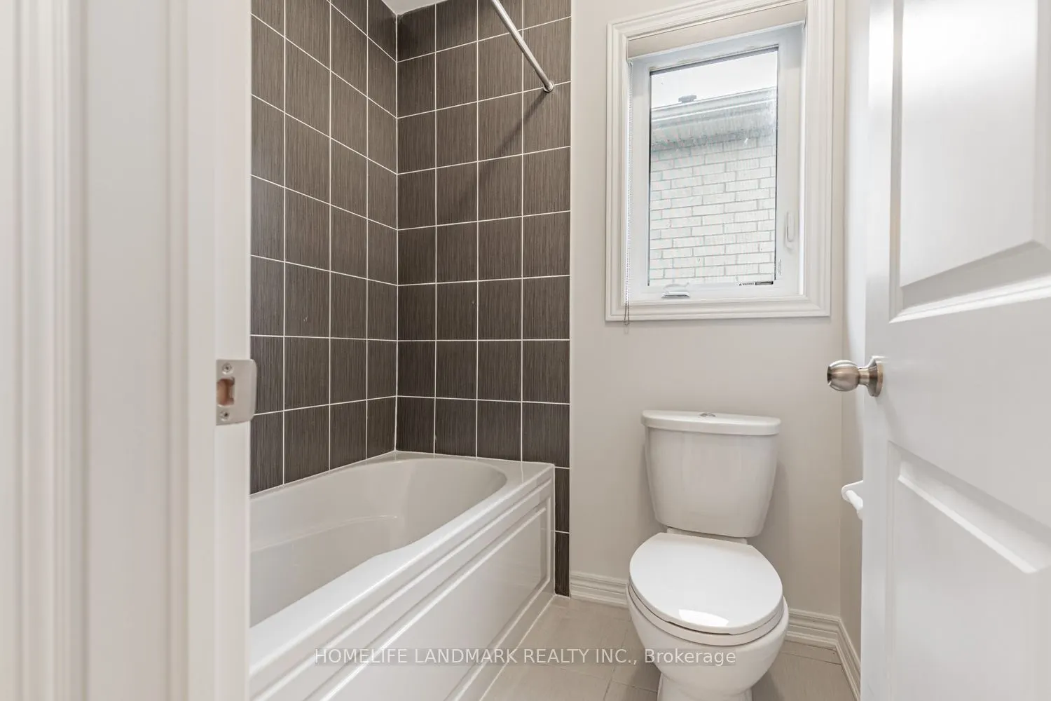 228 Boundary Boulevard, #Upper