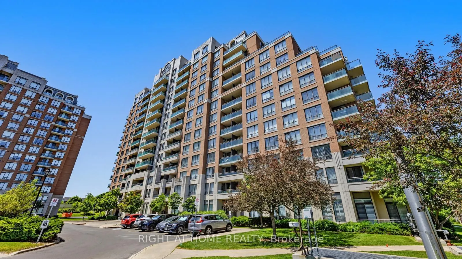 350 Red Maple Road, #817