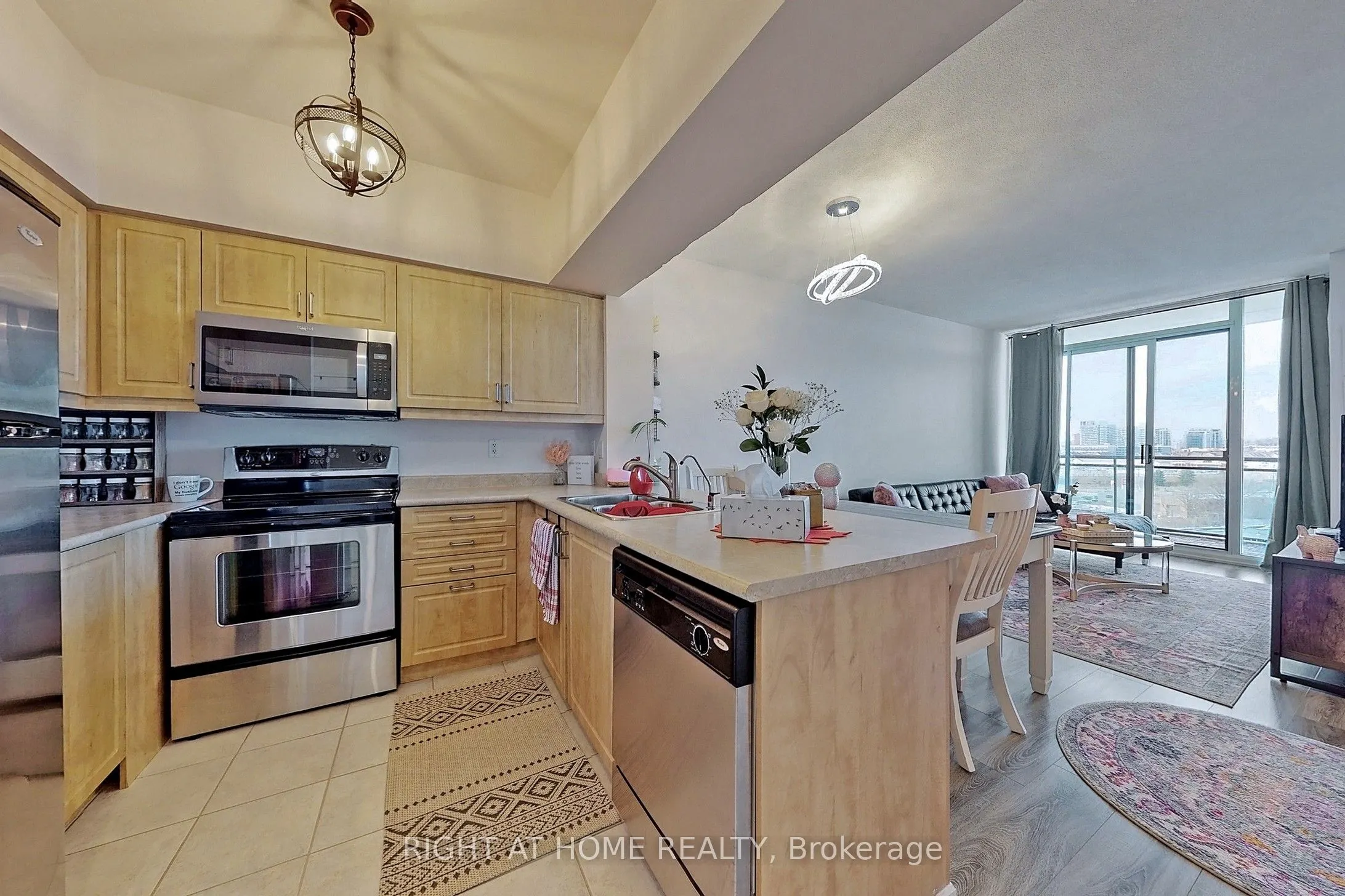 350 Red Maple Road, #817