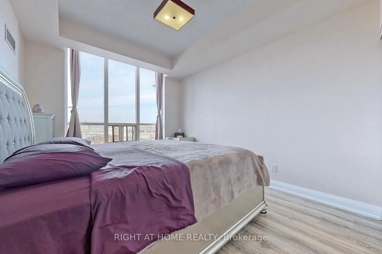 350 Red Maple Road, #817