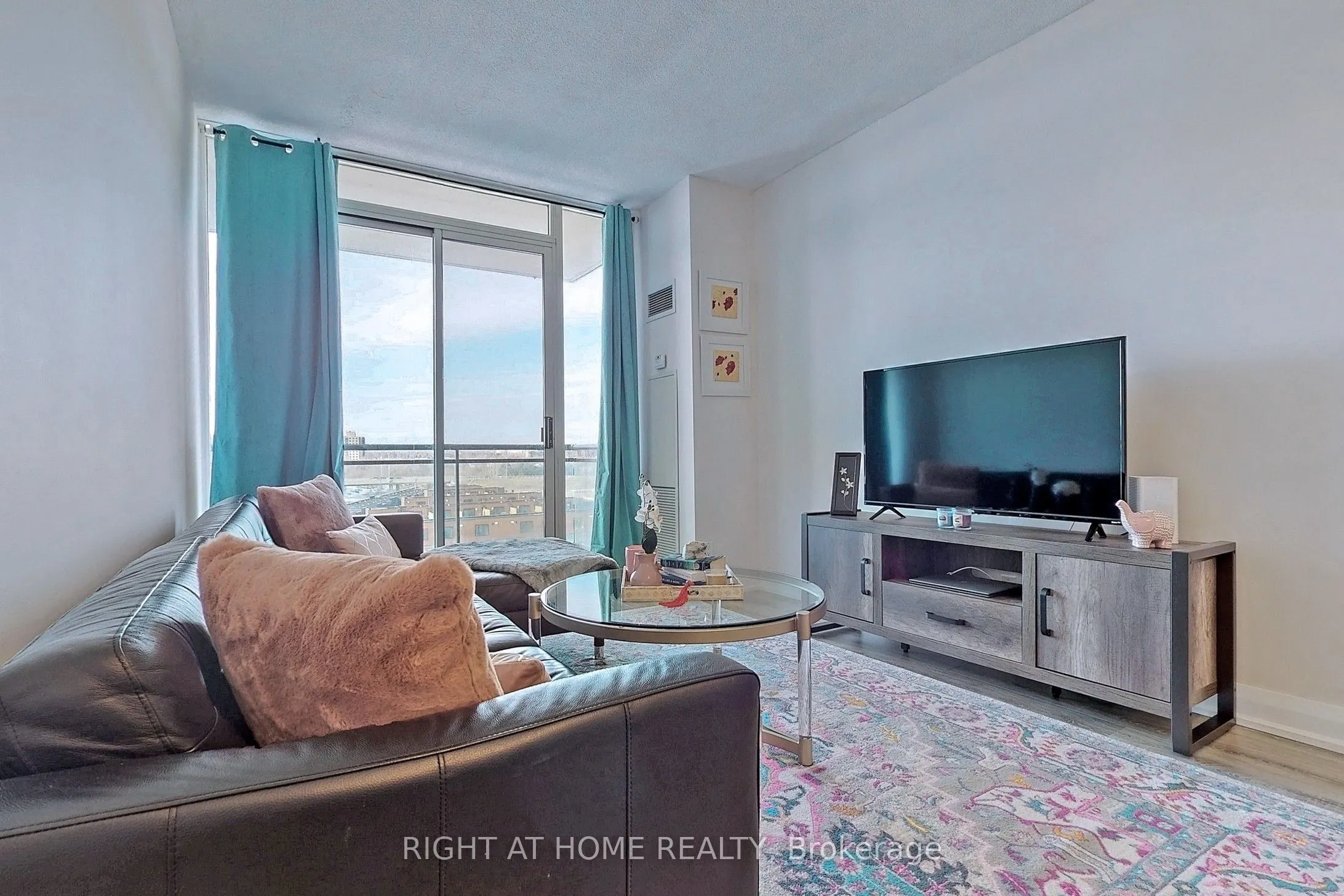 350 Red Maple Road, #817