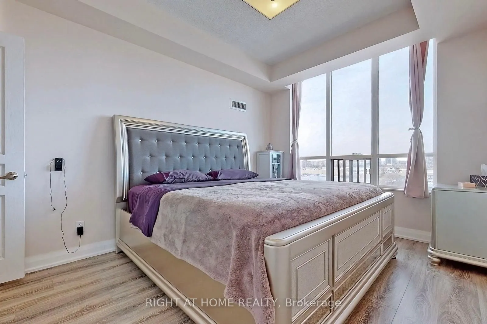 350 Red Maple Road, #817