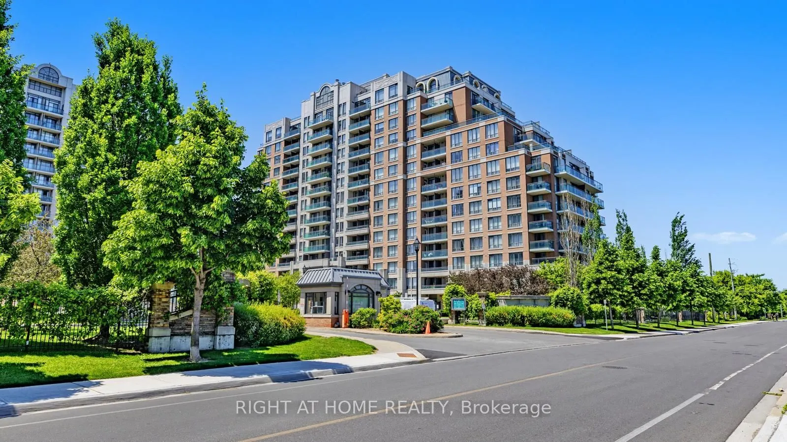 350 Red Maple Road, #817