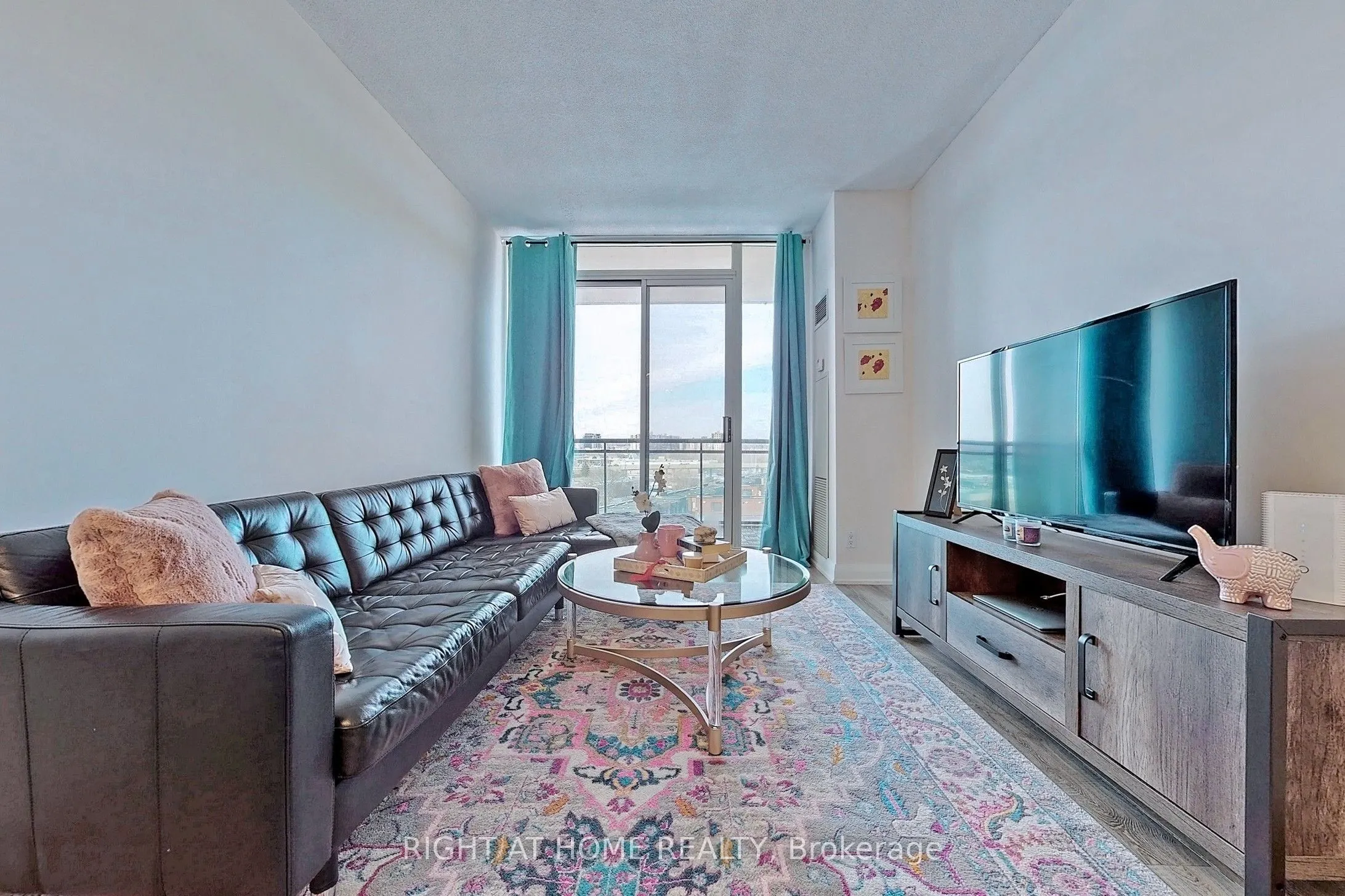 350 Red Maple Road, #817