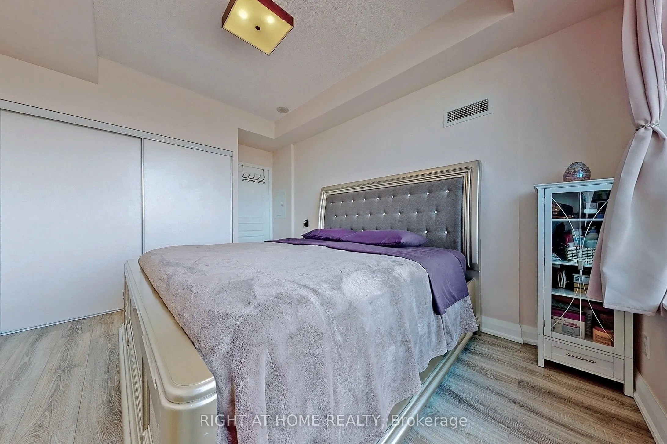350 Red Maple Road, #817