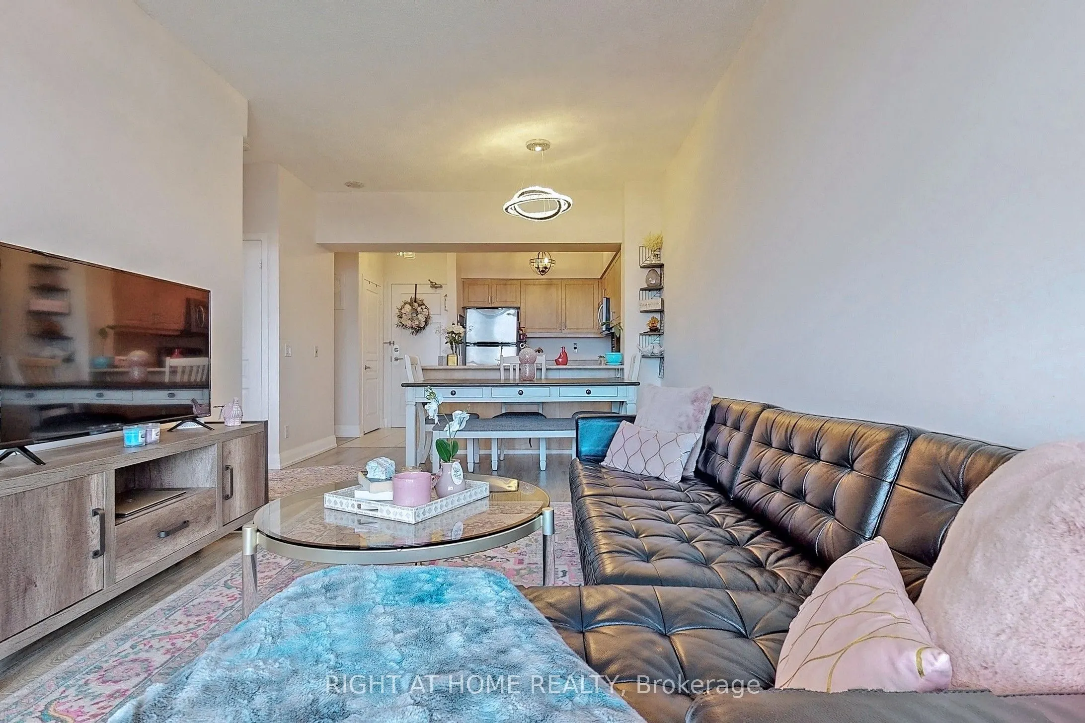 350 Red Maple Road, #817