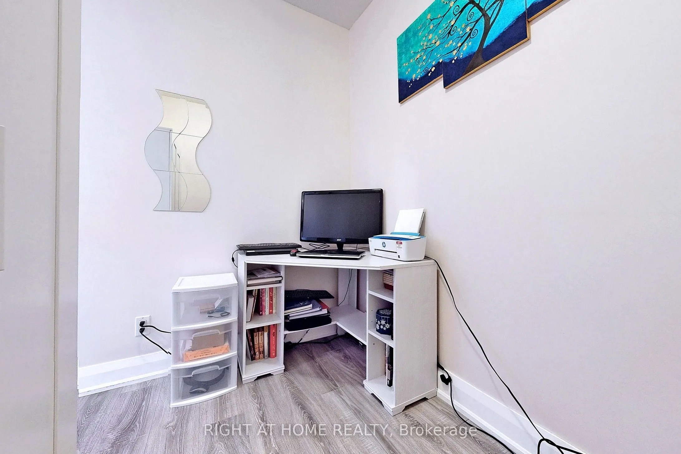 350 Red Maple Road, #817