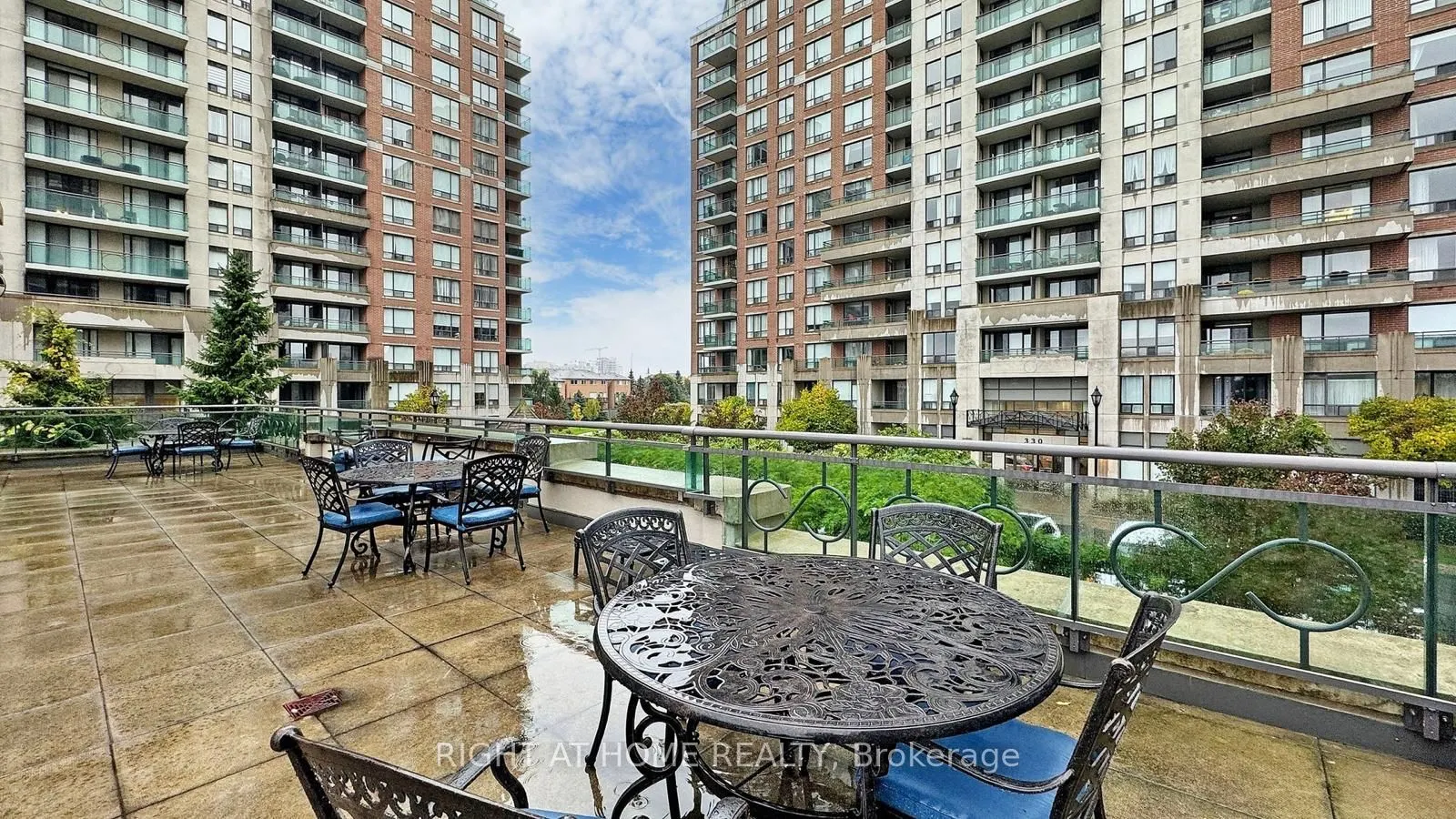 350 Red Maple Road, #817