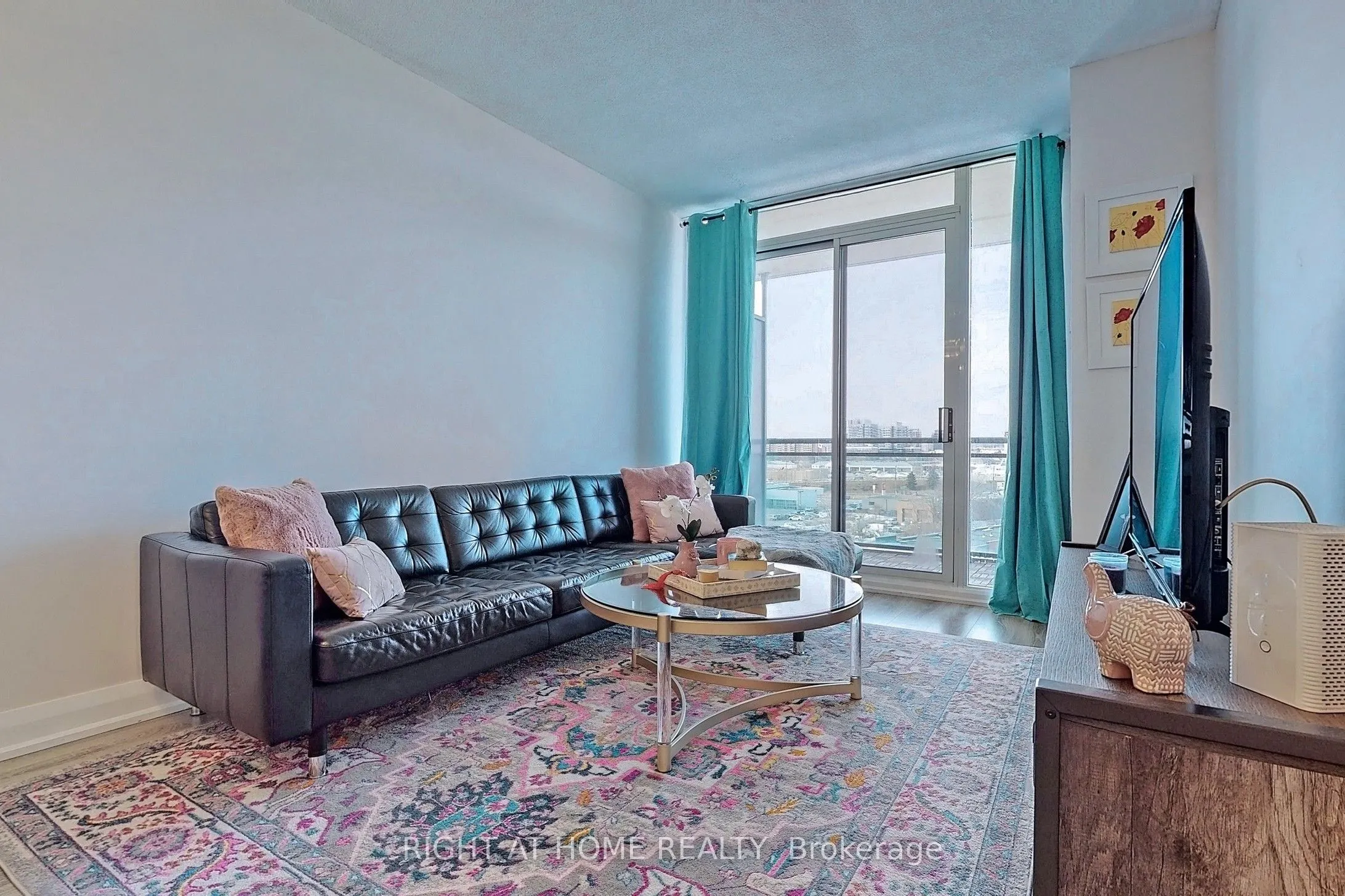 350 Red Maple Road, #817