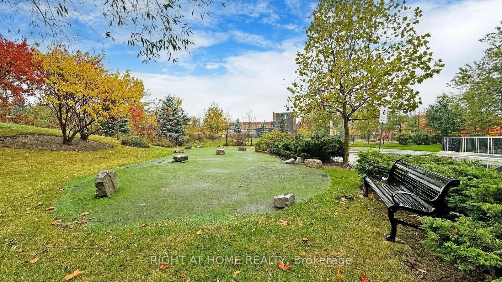 350 Red Maple Road, #817