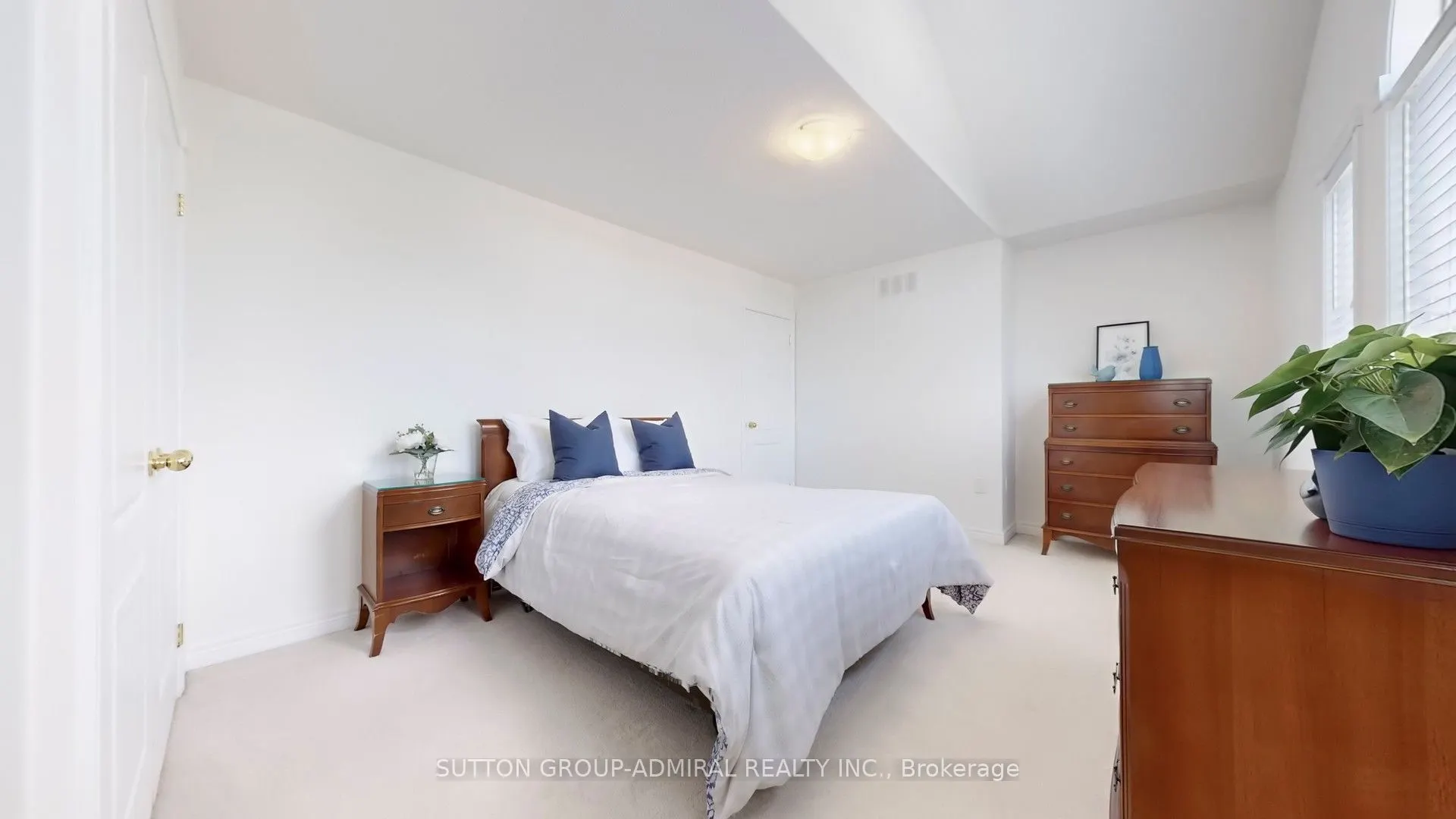 35 Wyman Crescent
