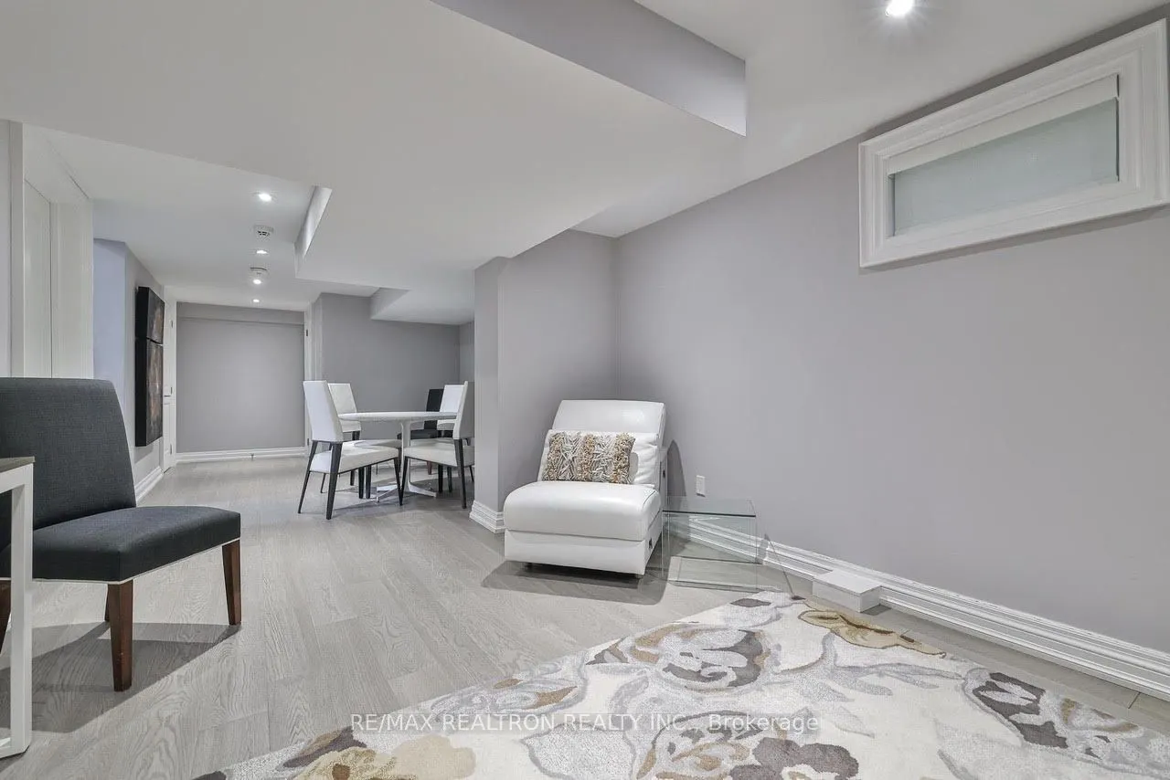 3 Rosea Court