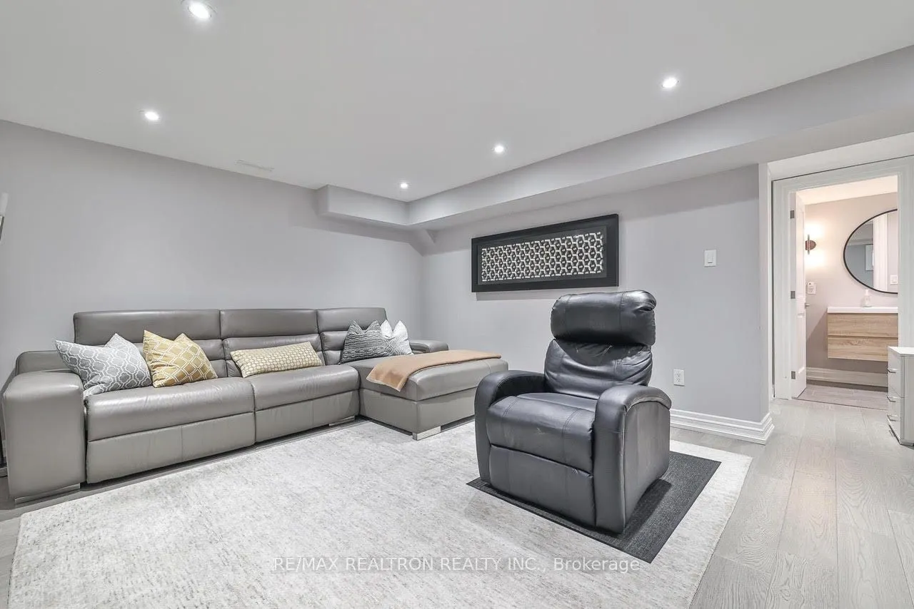 3 Rosea Court