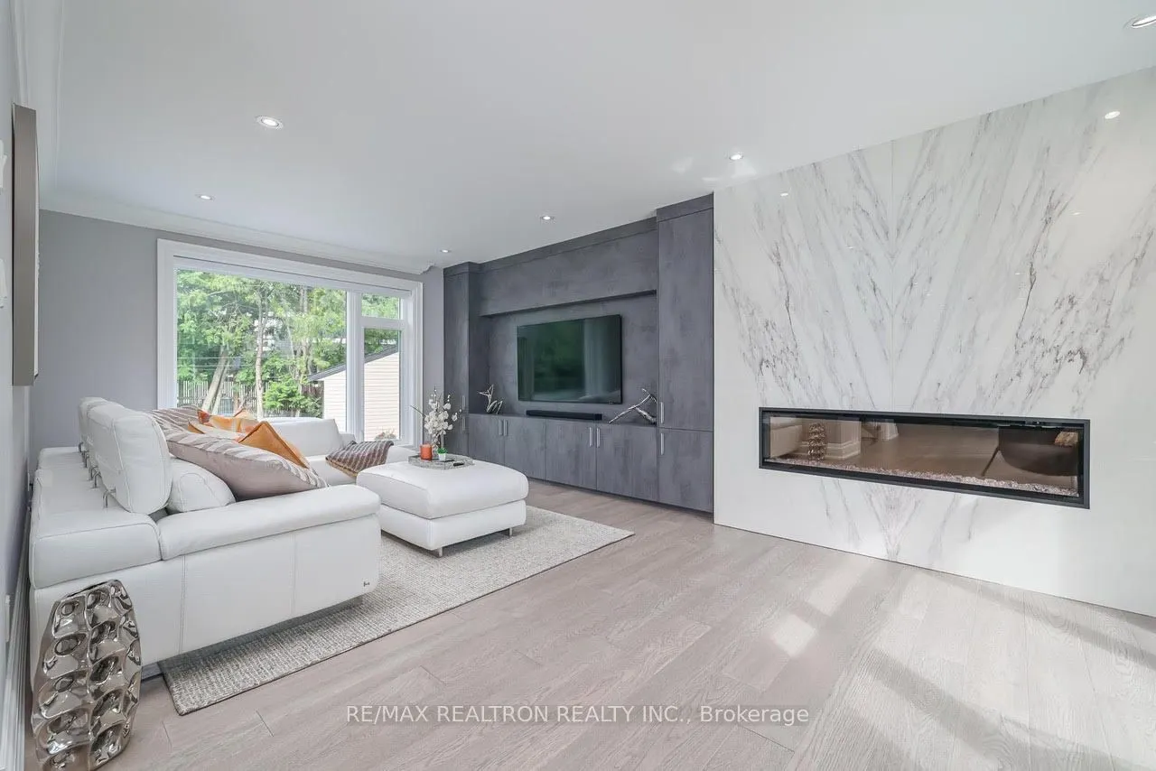 3 Rosea Court