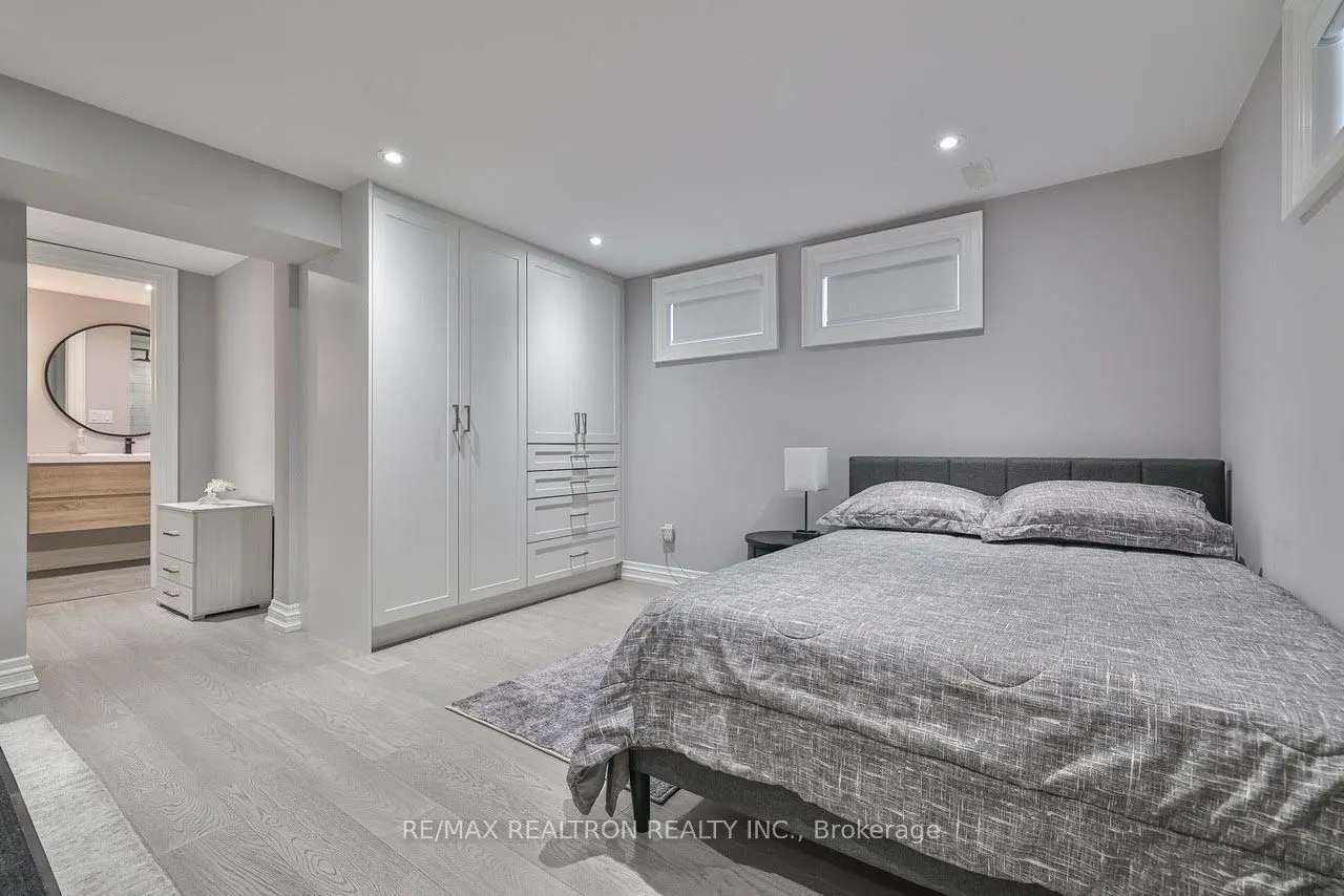 3 Rosea Court