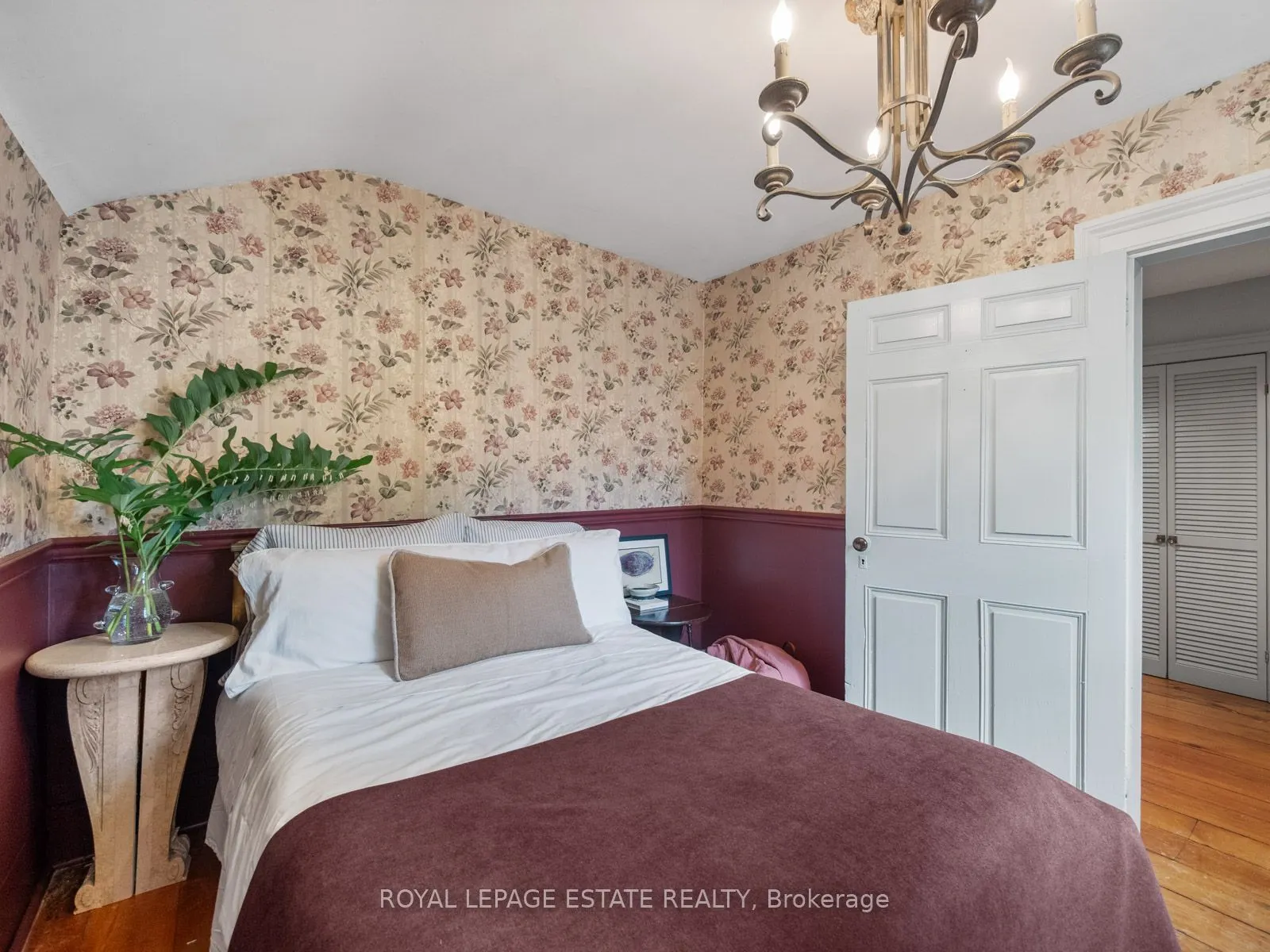 89 Main Street S