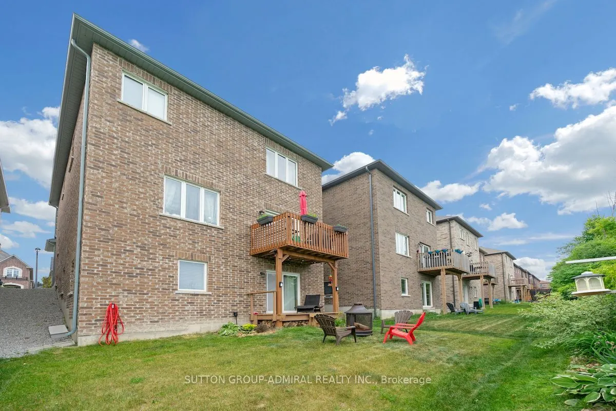 1152 Peelar Crescent