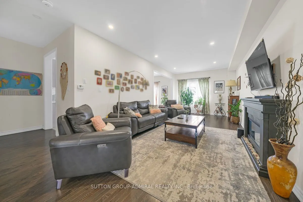 1152 Peelar Crescent