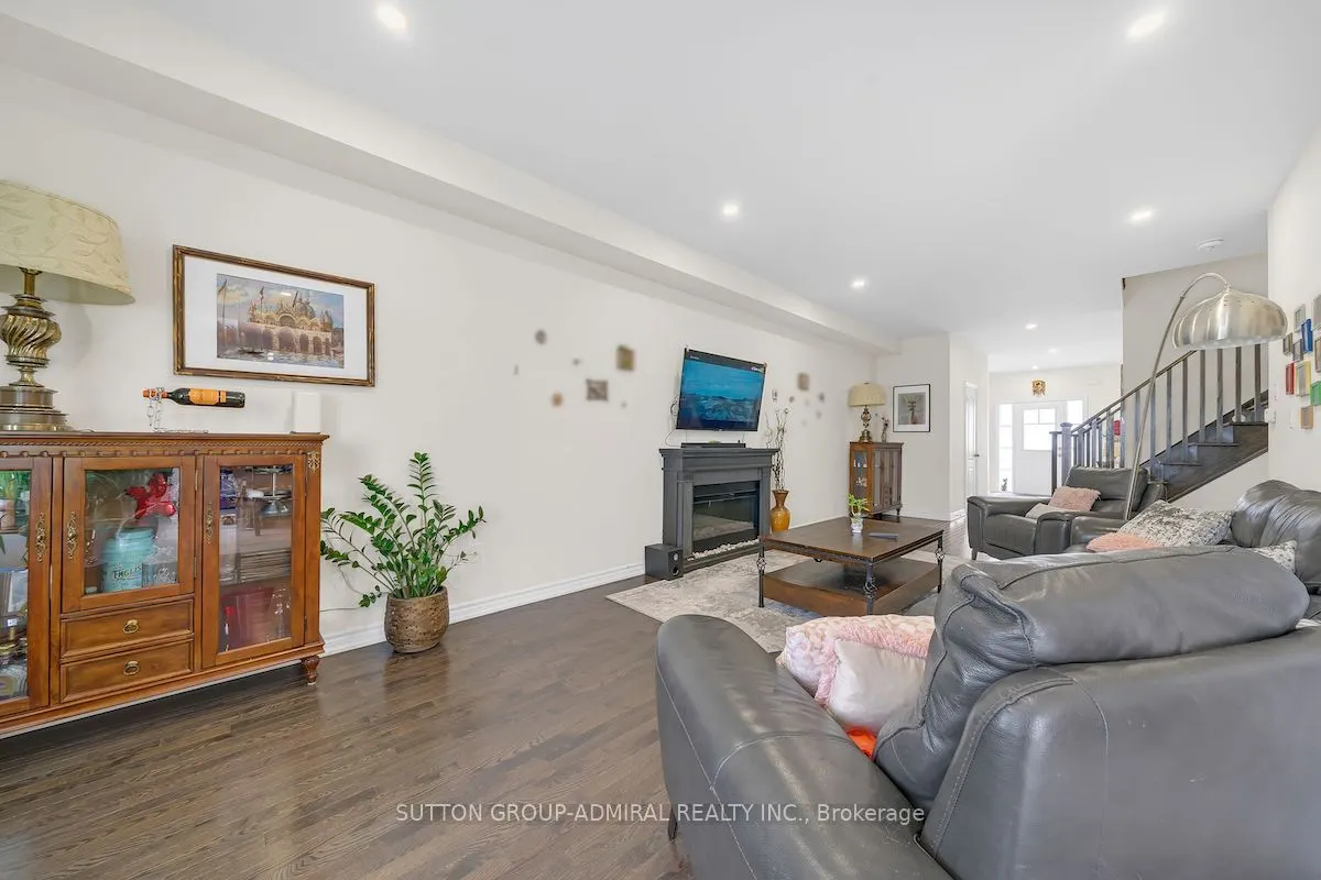 1152 Peelar Crescent
