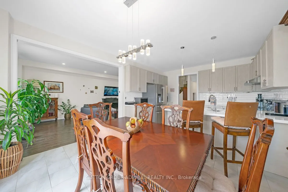 1152 Peelar Crescent