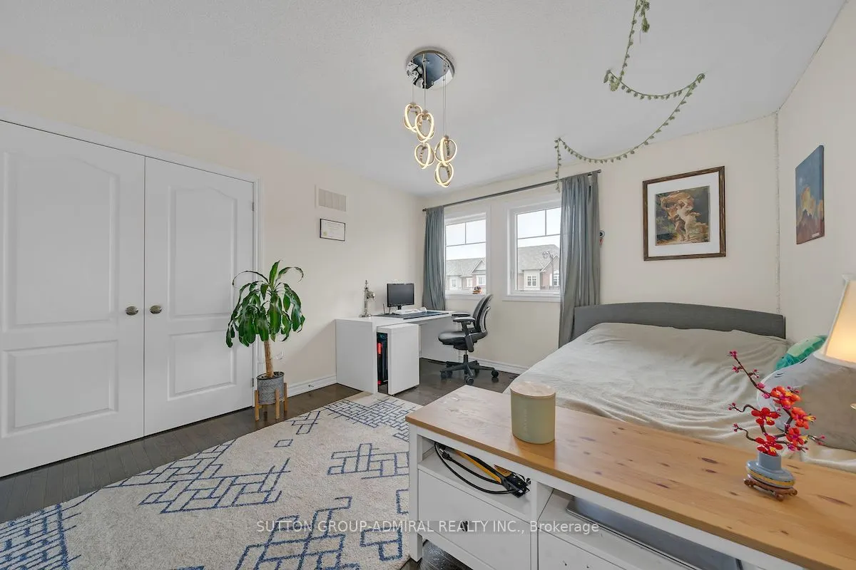 1152 Peelar Crescent