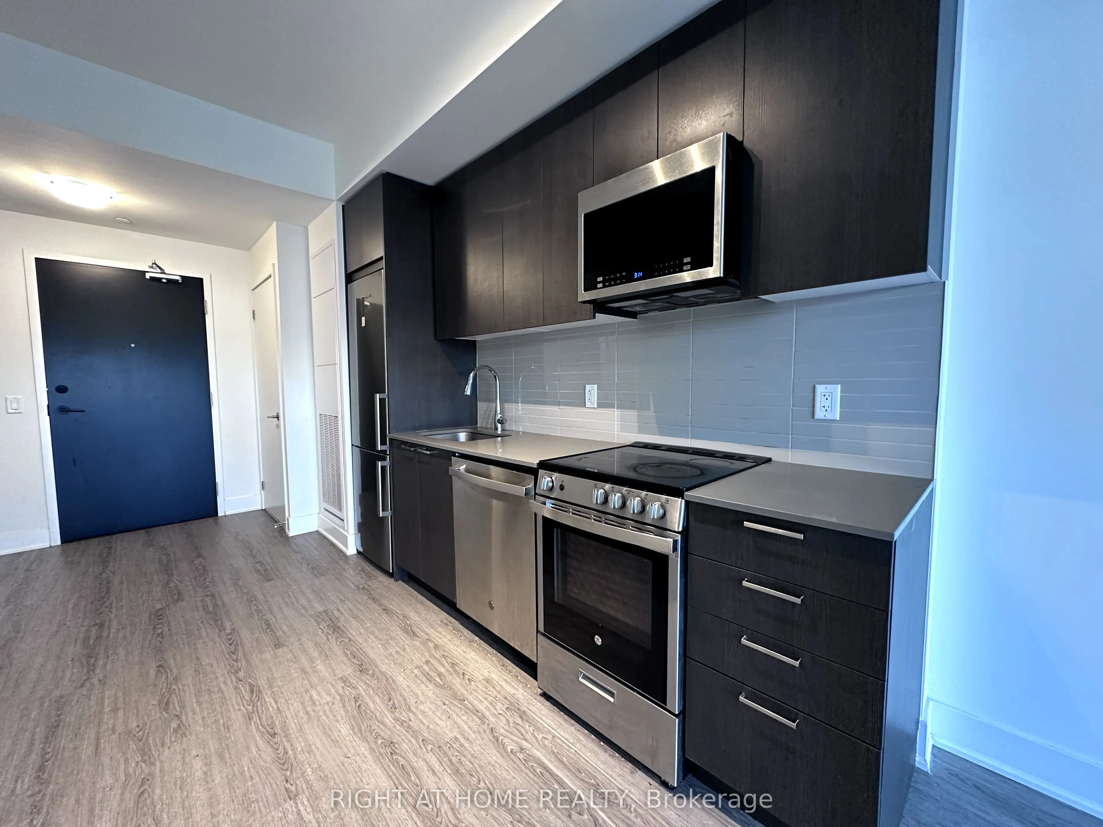 185 Deerfield Road, #015