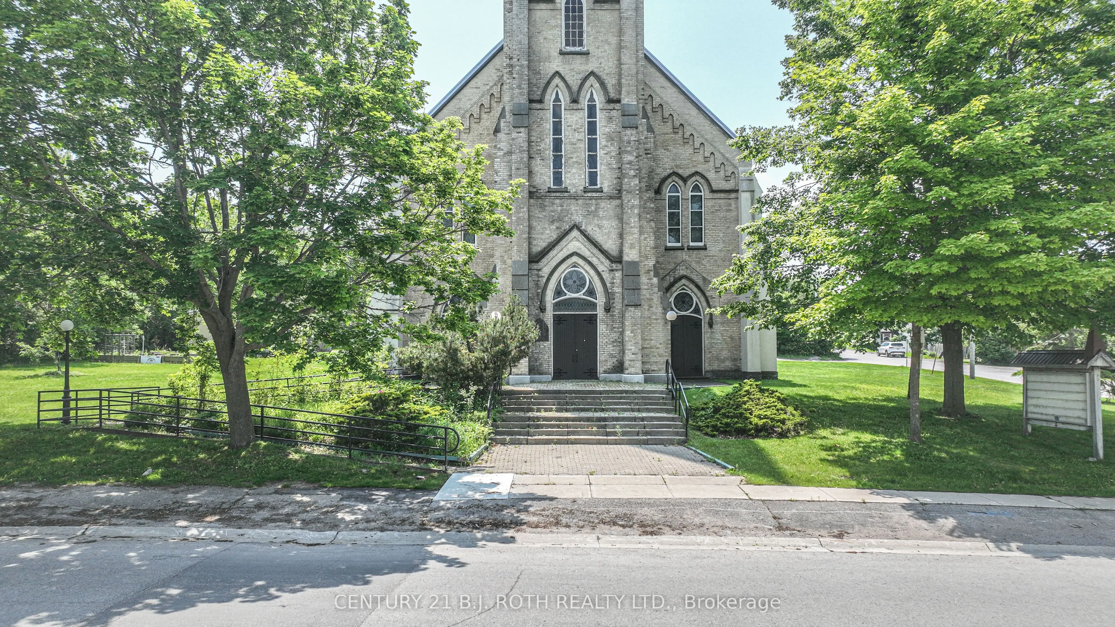 523 Simcoe Street