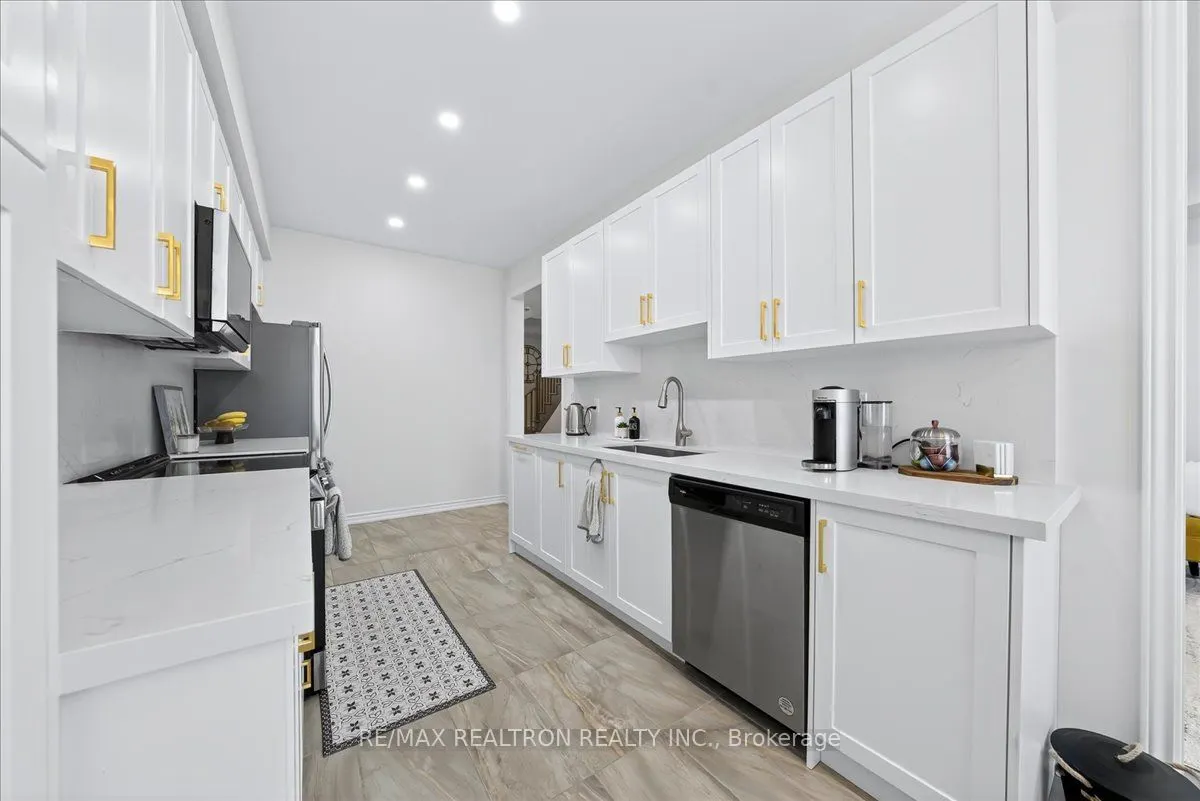 84 Ferragine Crescent