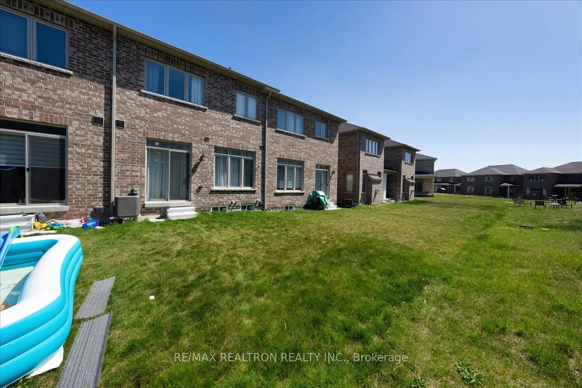 84 Ferragine Crescent