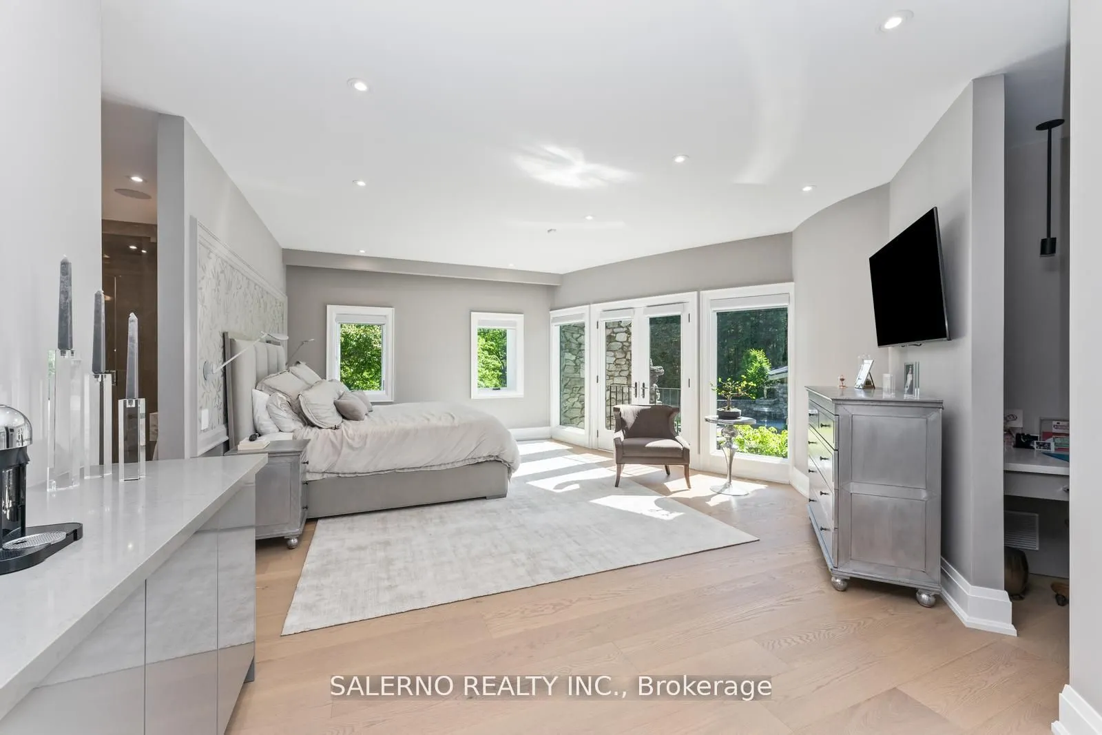 290 Kingscross Drive