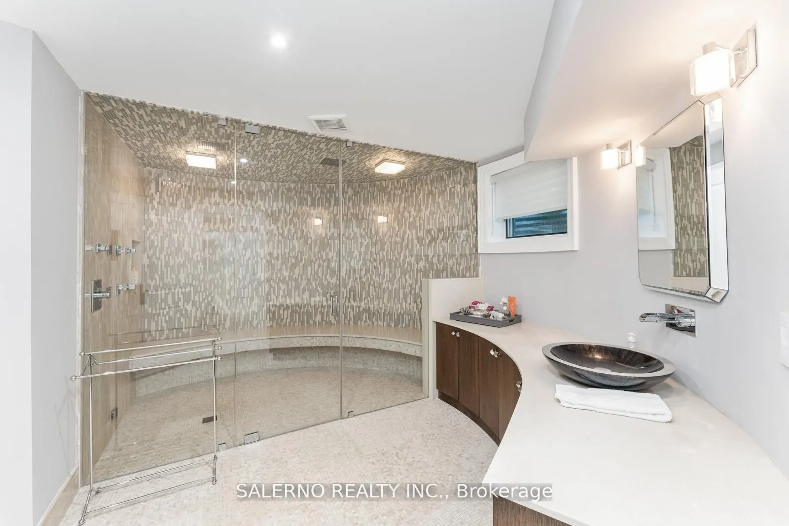 290 Kingscross Drive