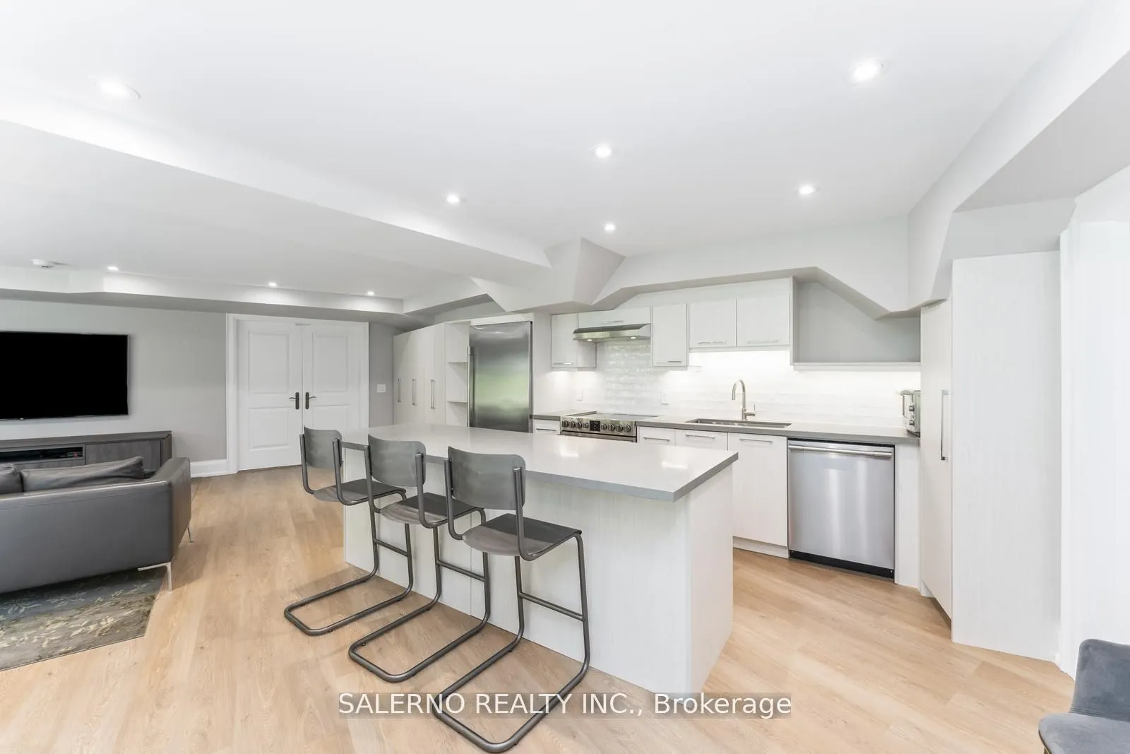 290 Kingscross Drive