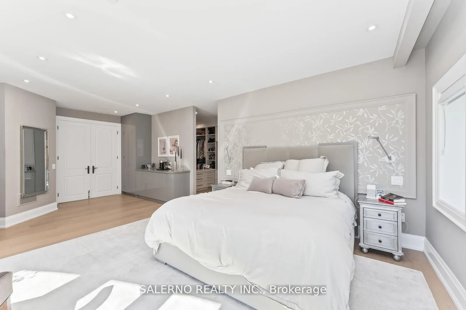 290 Kingscross Drive