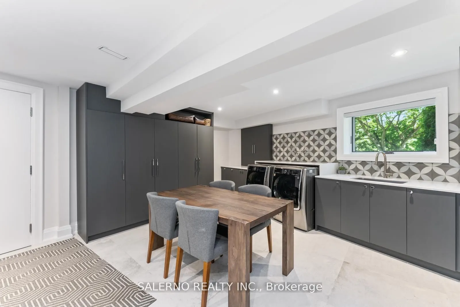 290 Kingscross Drive