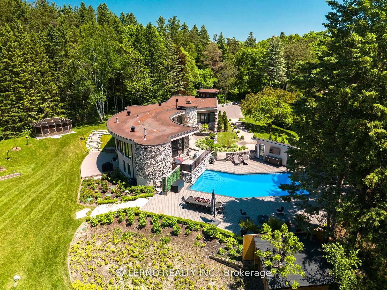 290 Kingscross Drive