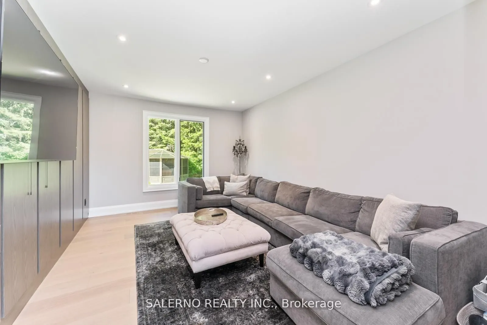 290 Kingscross Drive