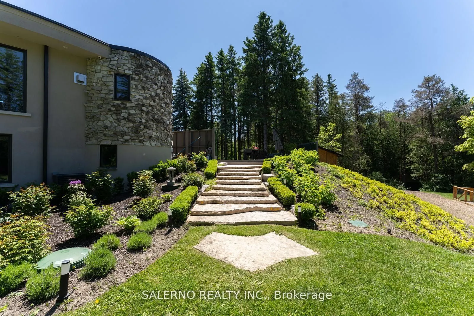 290 Kingscross Drive