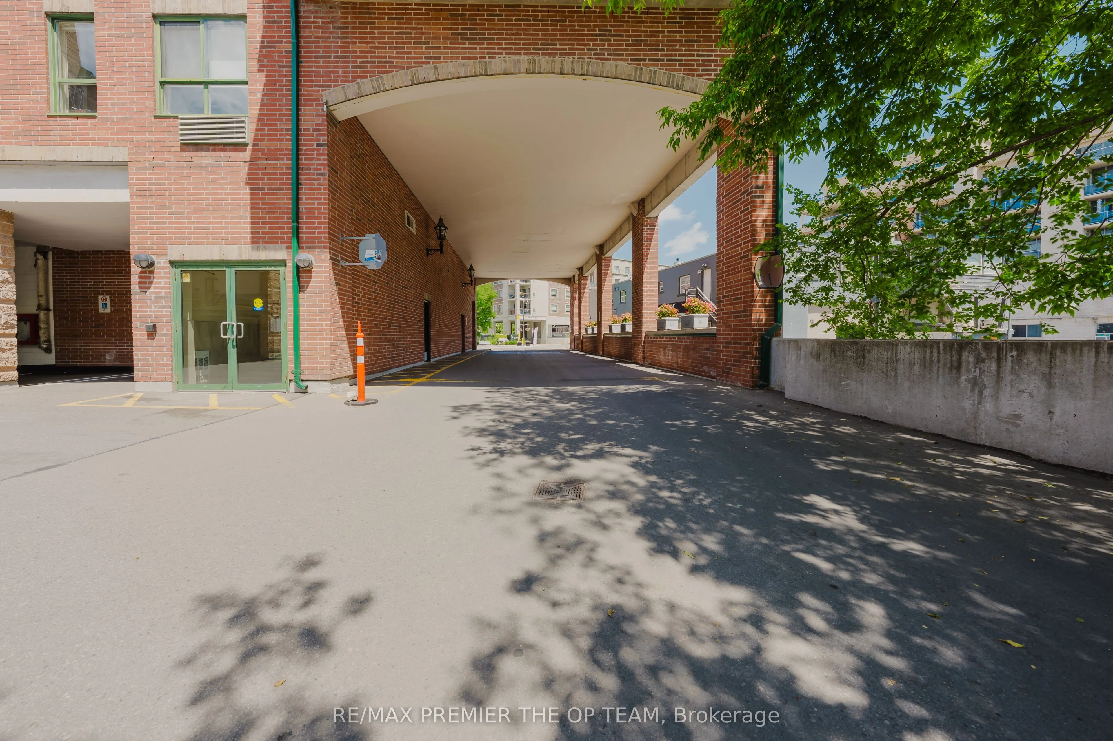 121 Woodbridge Avenue, #321