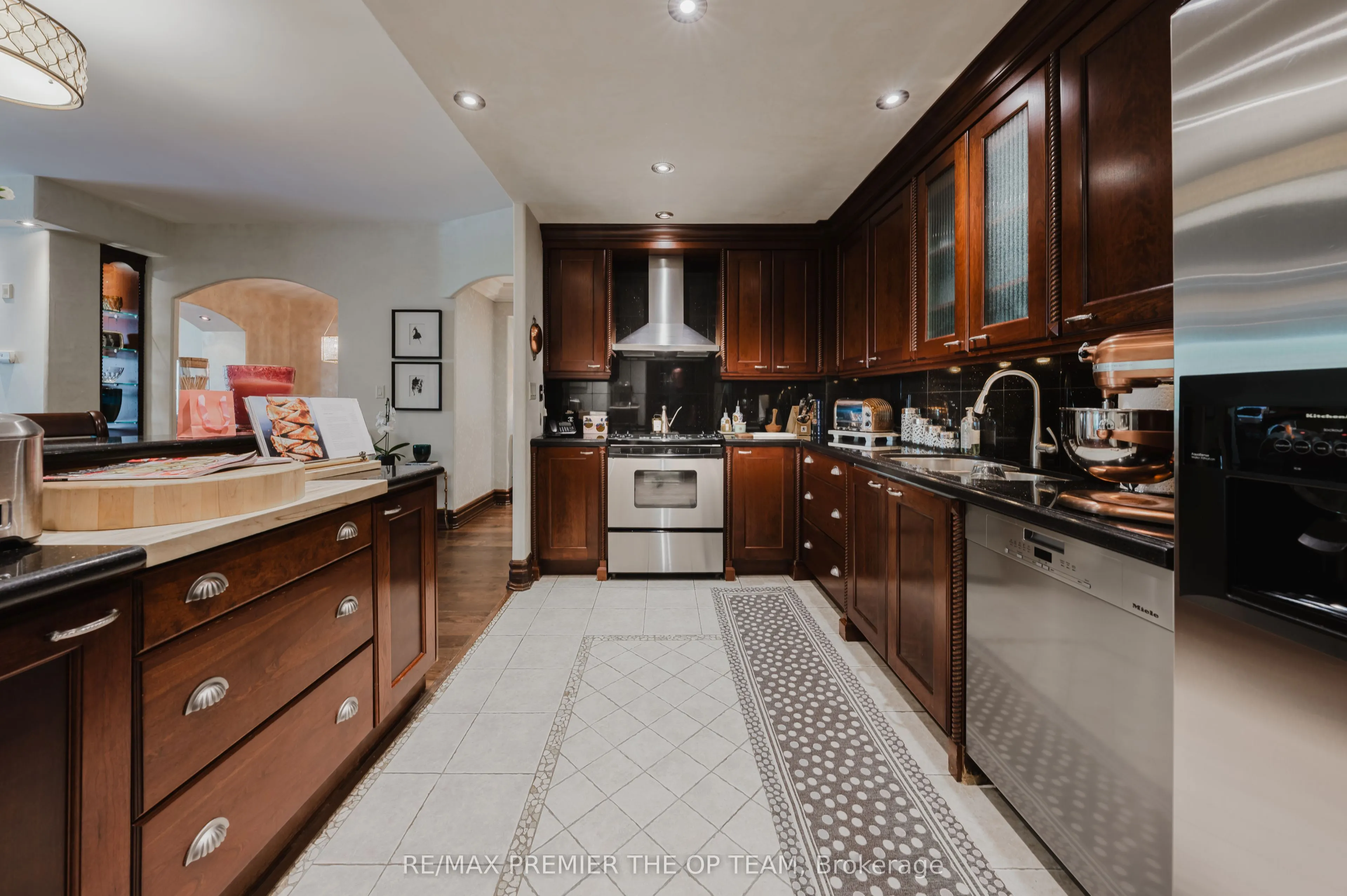 121 Woodbridge Avenue, #321