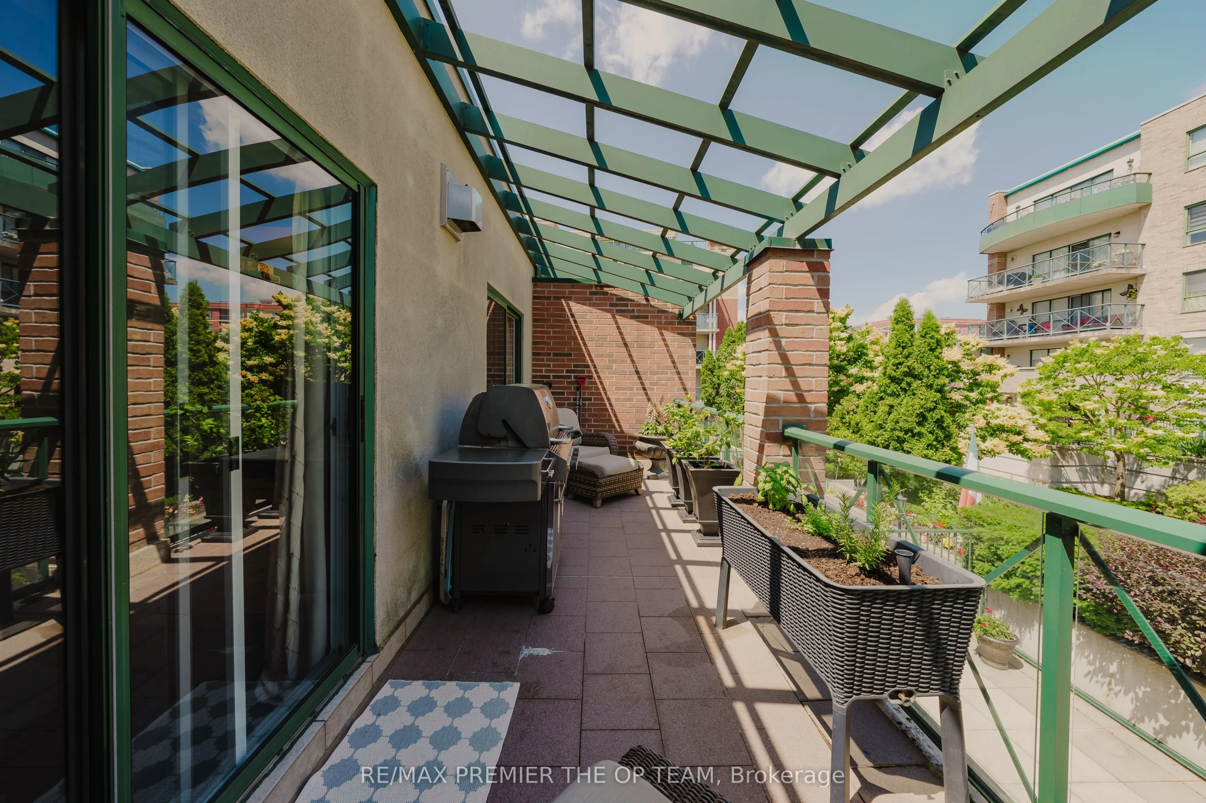 121 Woodbridge Avenue, #321